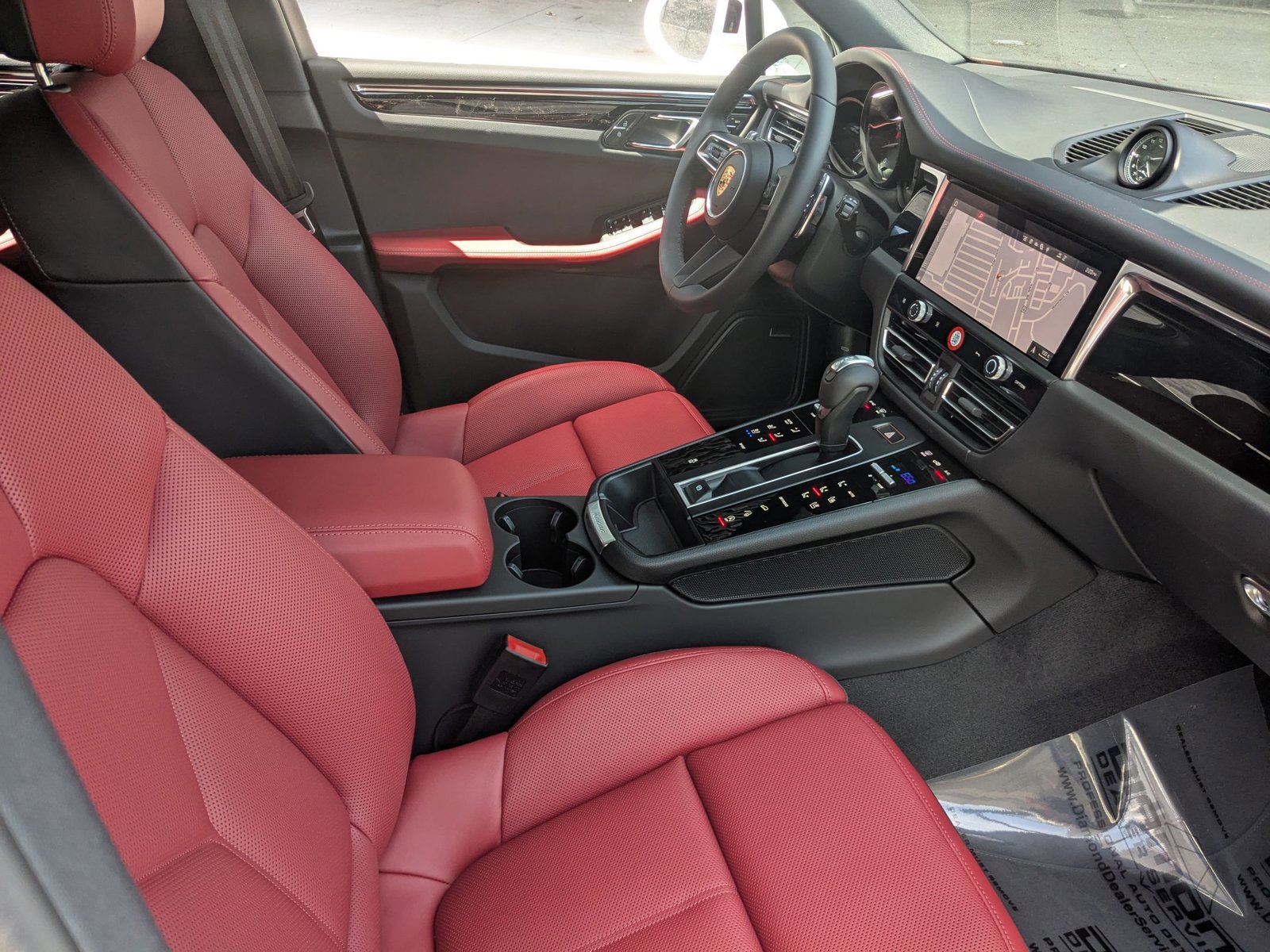 Used 2025 Porsche Macan image 26