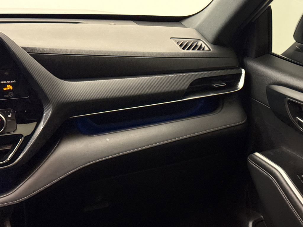Used 2021 Toyota Highlander XSE FWD image 16