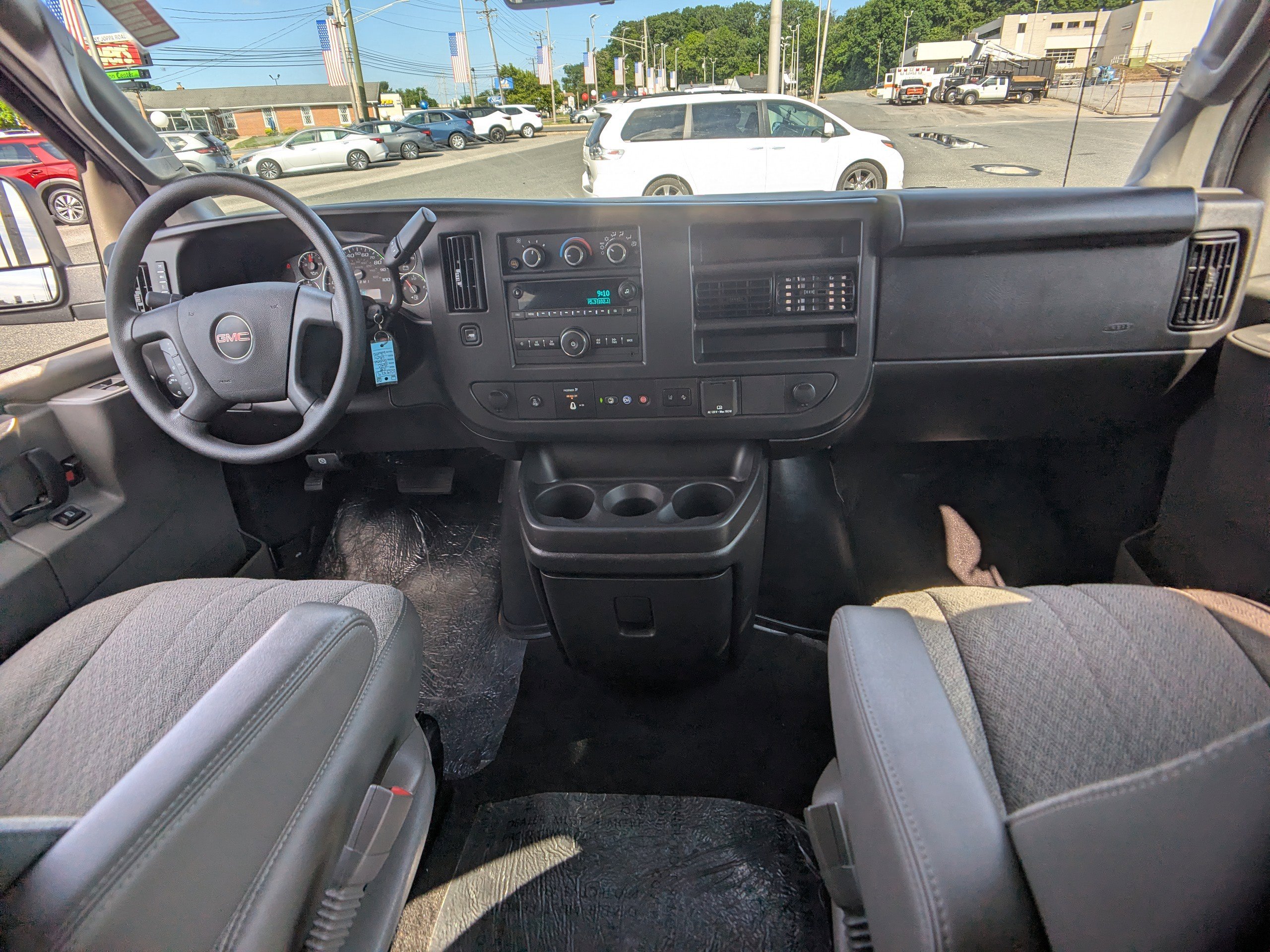 Used 2025 GMC Savana 3500 LT w/ LT Preferred Equipment Group RWD image 14