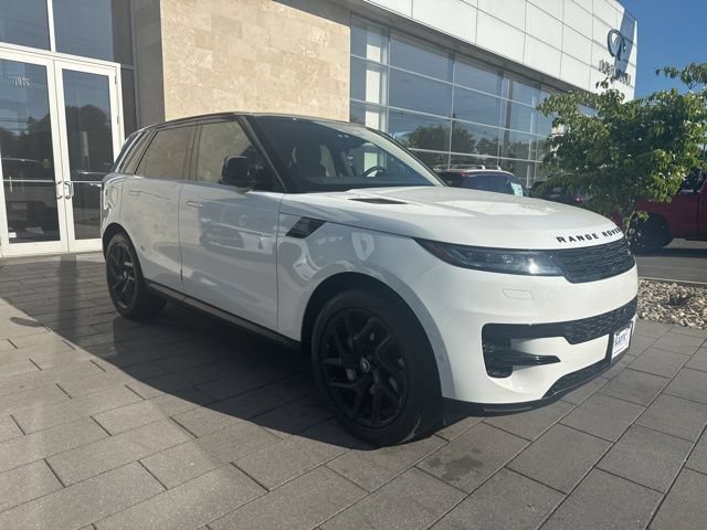 Used 2025 Land Rover Range Rover Sport SE AWD/4WD image 3