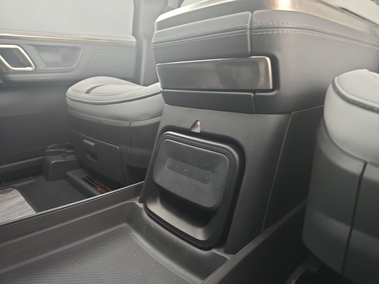 Used 2024 Rivian R1S Adventure image 33