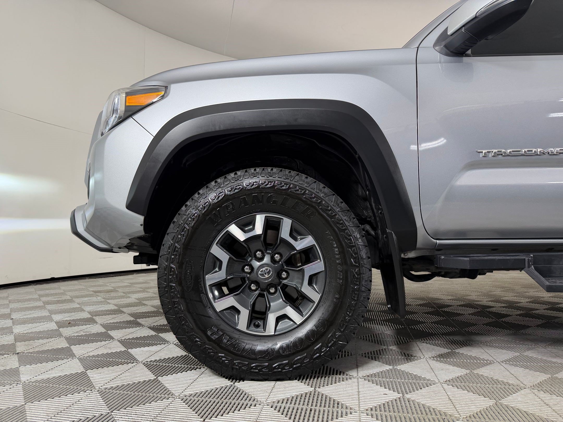 Used 2022 Toyota Tacoma TRD Off-Road RWD image 12