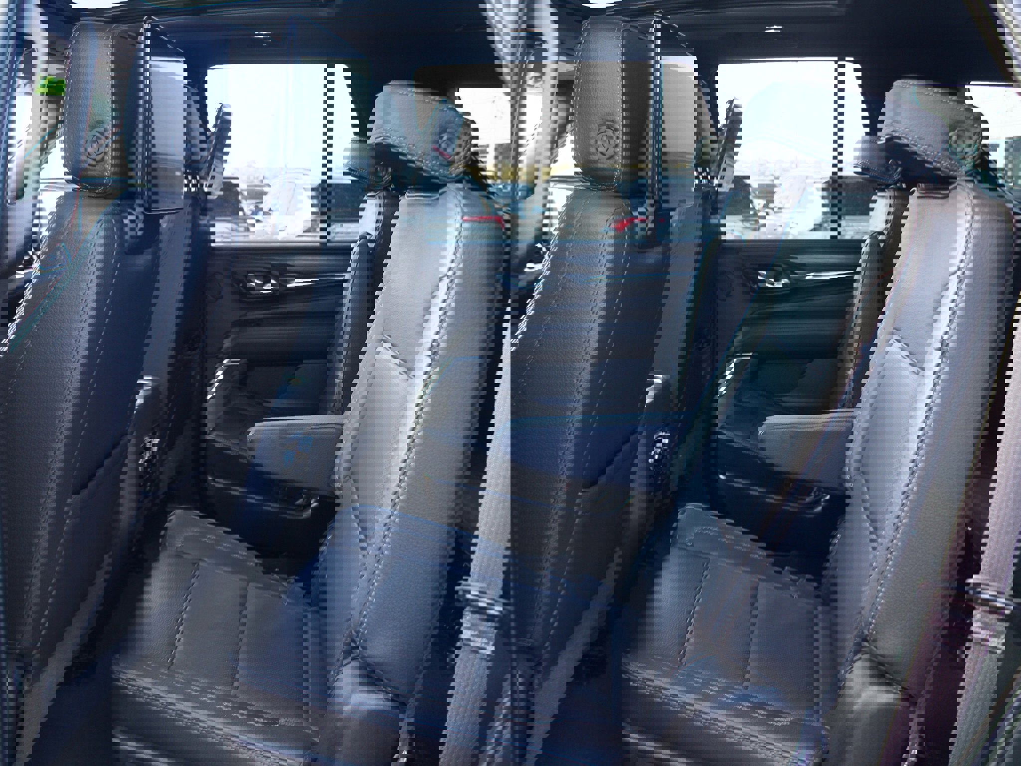 Used 2021 GMC Yukon Denali w/ Denali Premium Package image 16