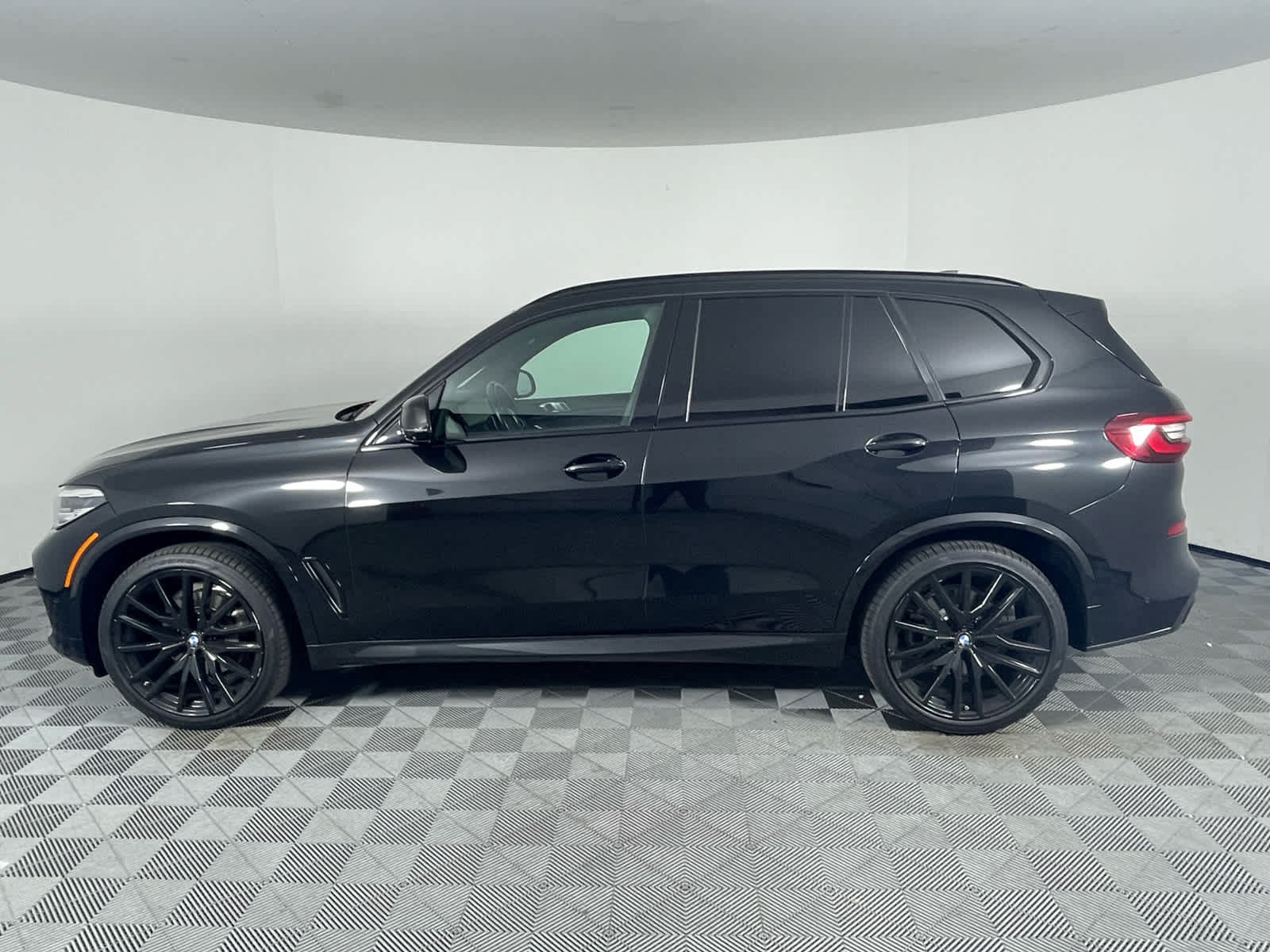 Used 2023 BMW X5 sDrive40i w/ M Sport Package RWD image 6