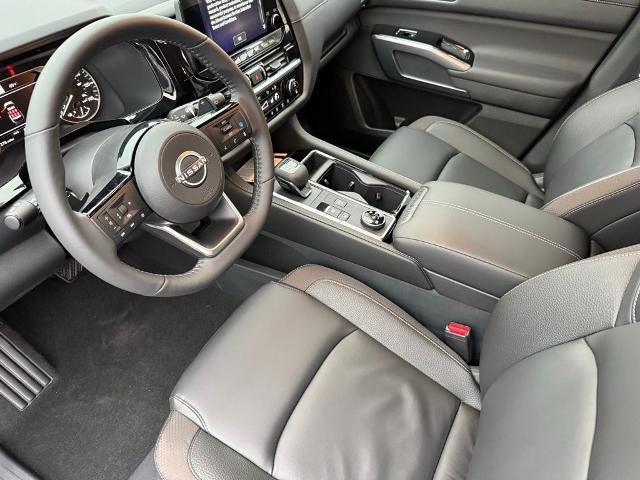New 2025 Nissan Pathfinder SL image 16