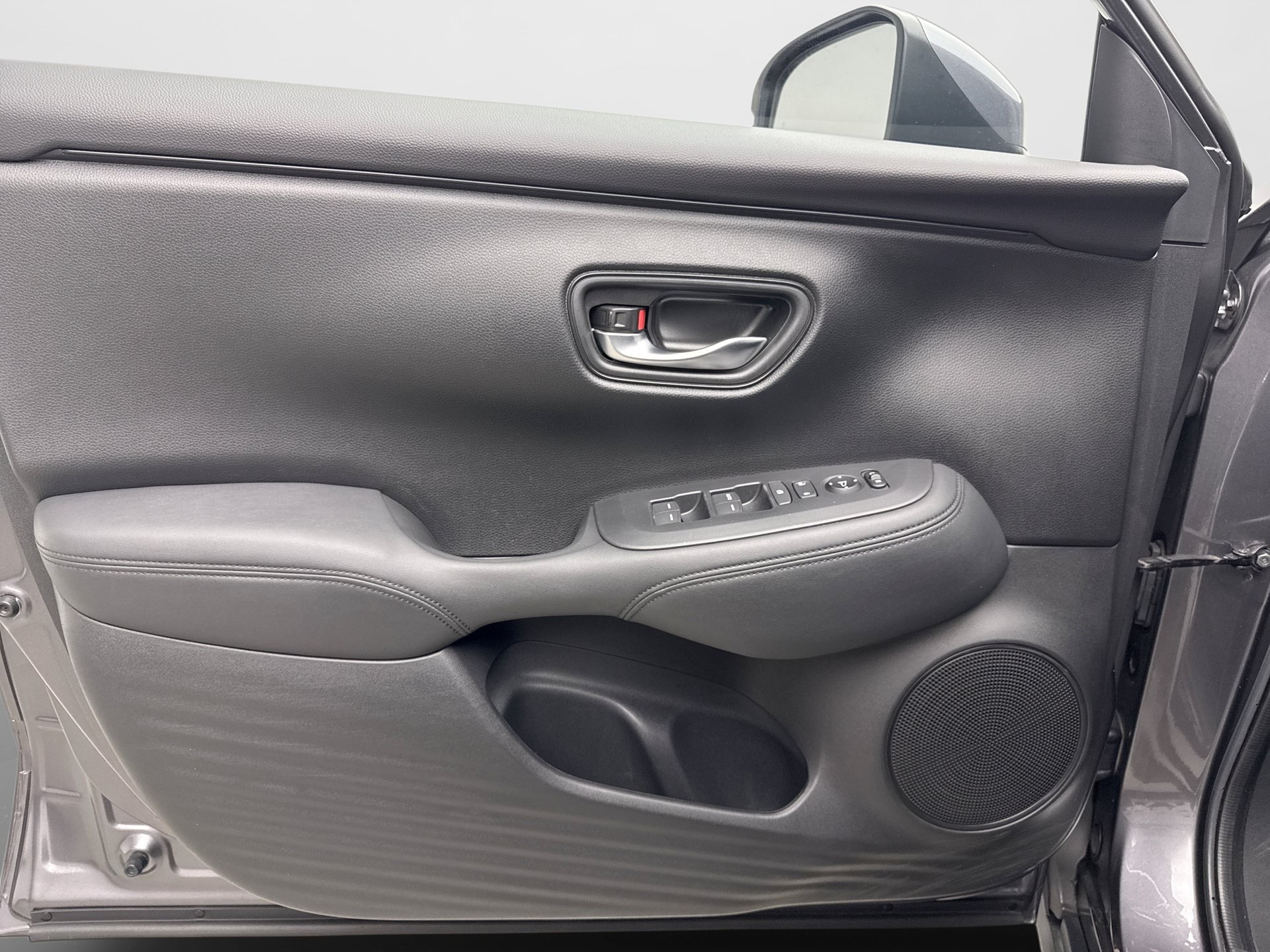 Used 2024 Honda HR-V LX image 9