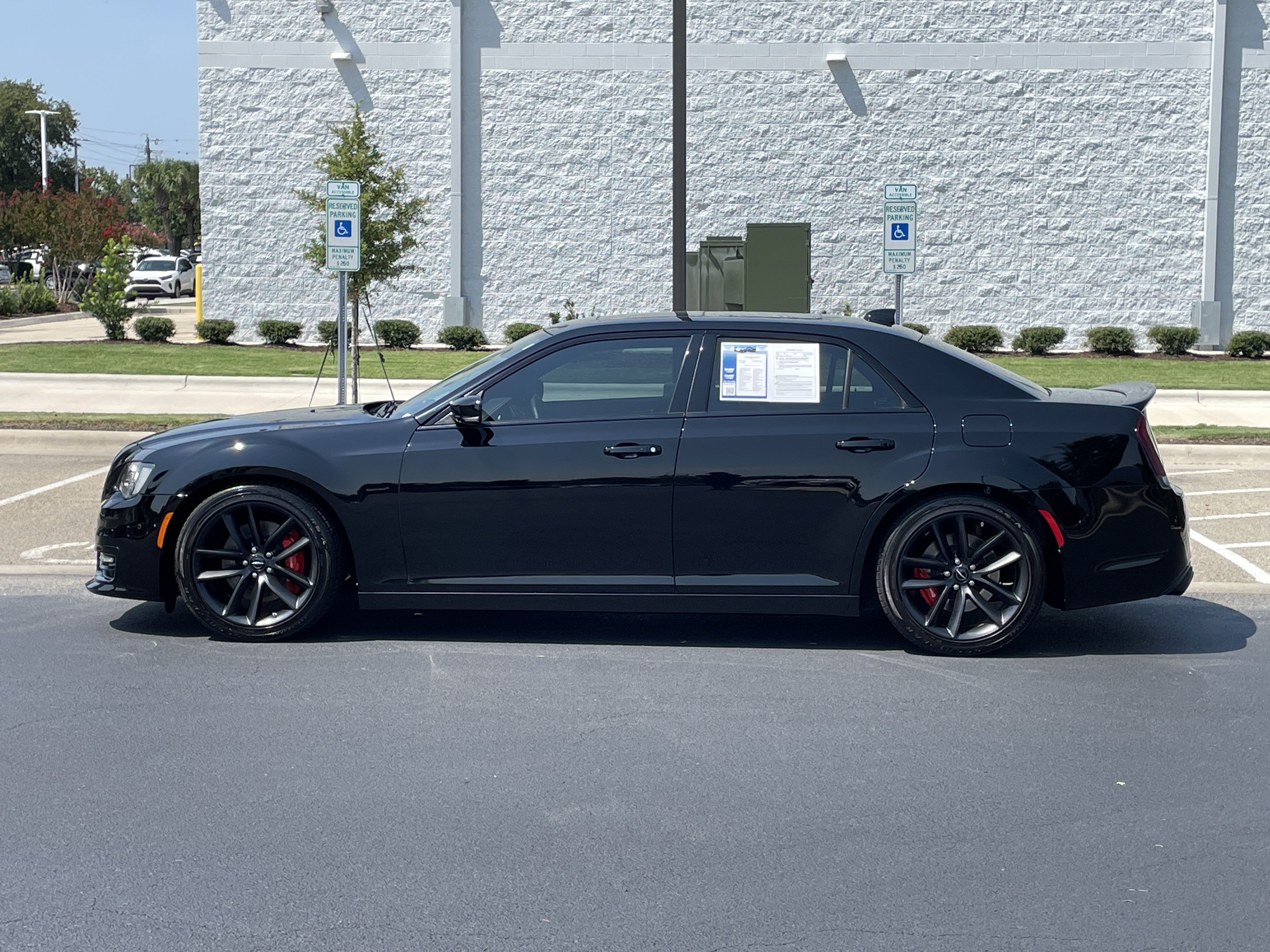 Used 2023 Chrysler 300 C RWD image 6