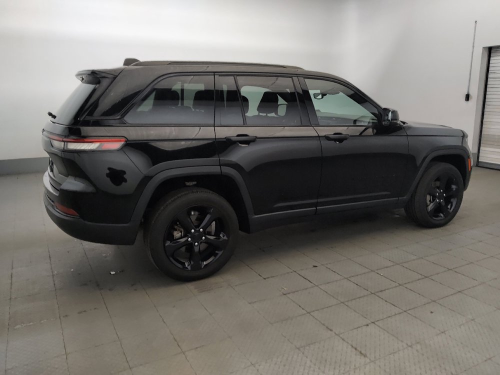 Used 2023 Jeep Grand Cherokee Altitude AWD/4WD image 10