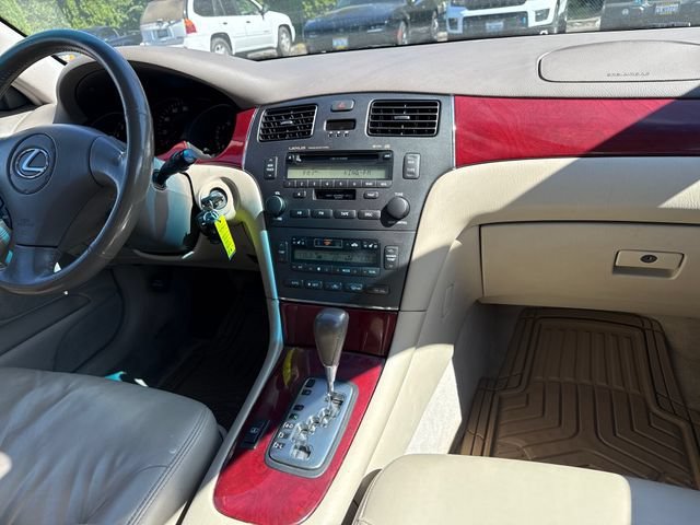 Used 2004 Lexus ES 330 FWD image 11
