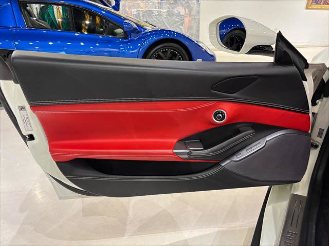 Used 2019 Ferrari Portofino RWD image 18