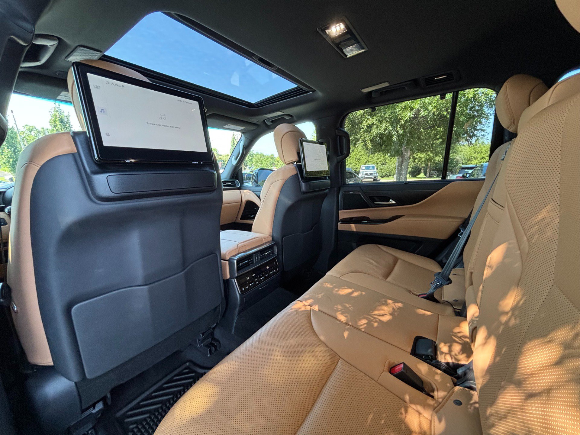 Used 2025 Lexus LX 700h Luxury w/ Appearance Package AWD/4WD image 17
