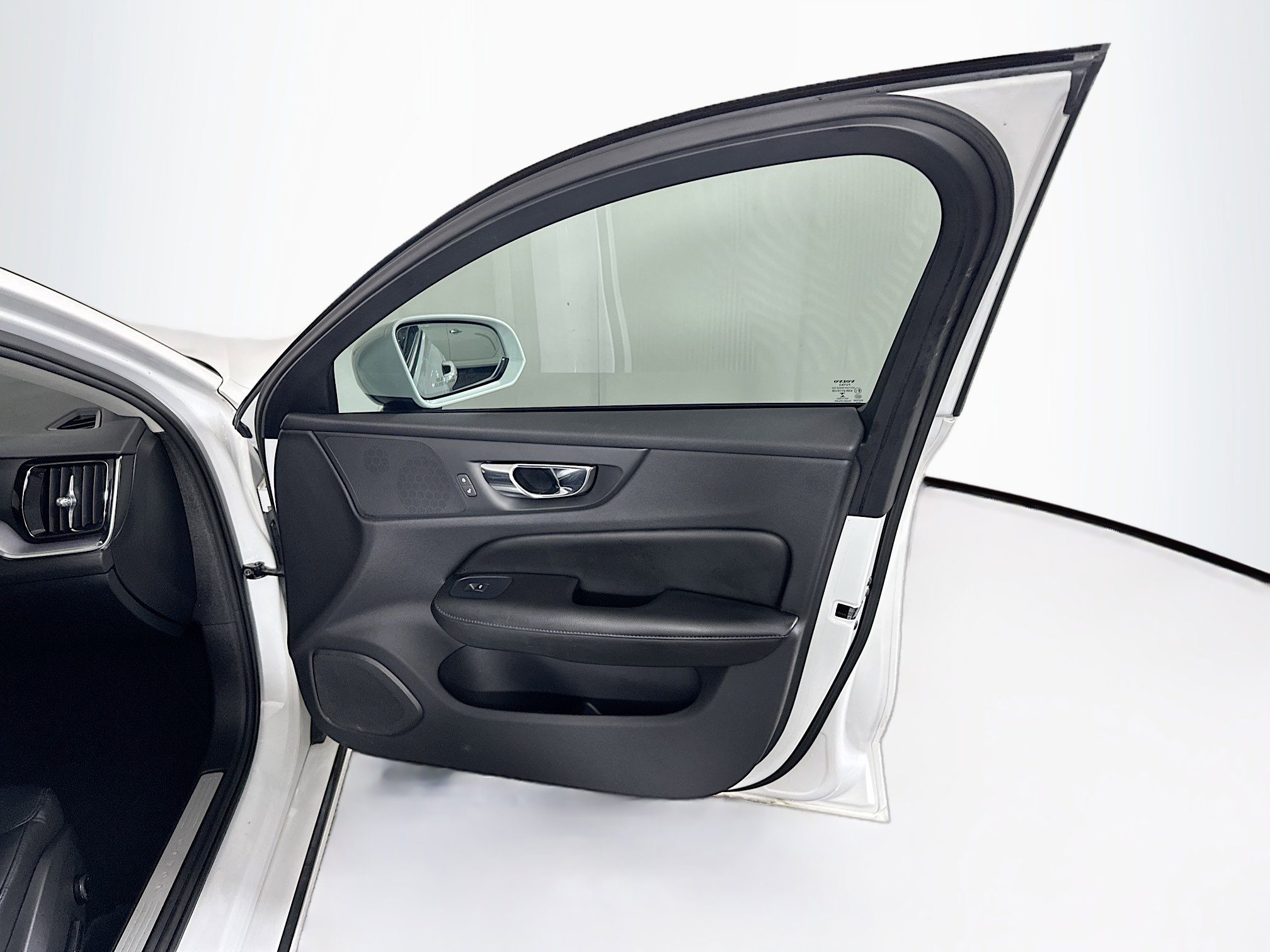 Used 2020 Volvo S60 T5 Momentum FWD image 33