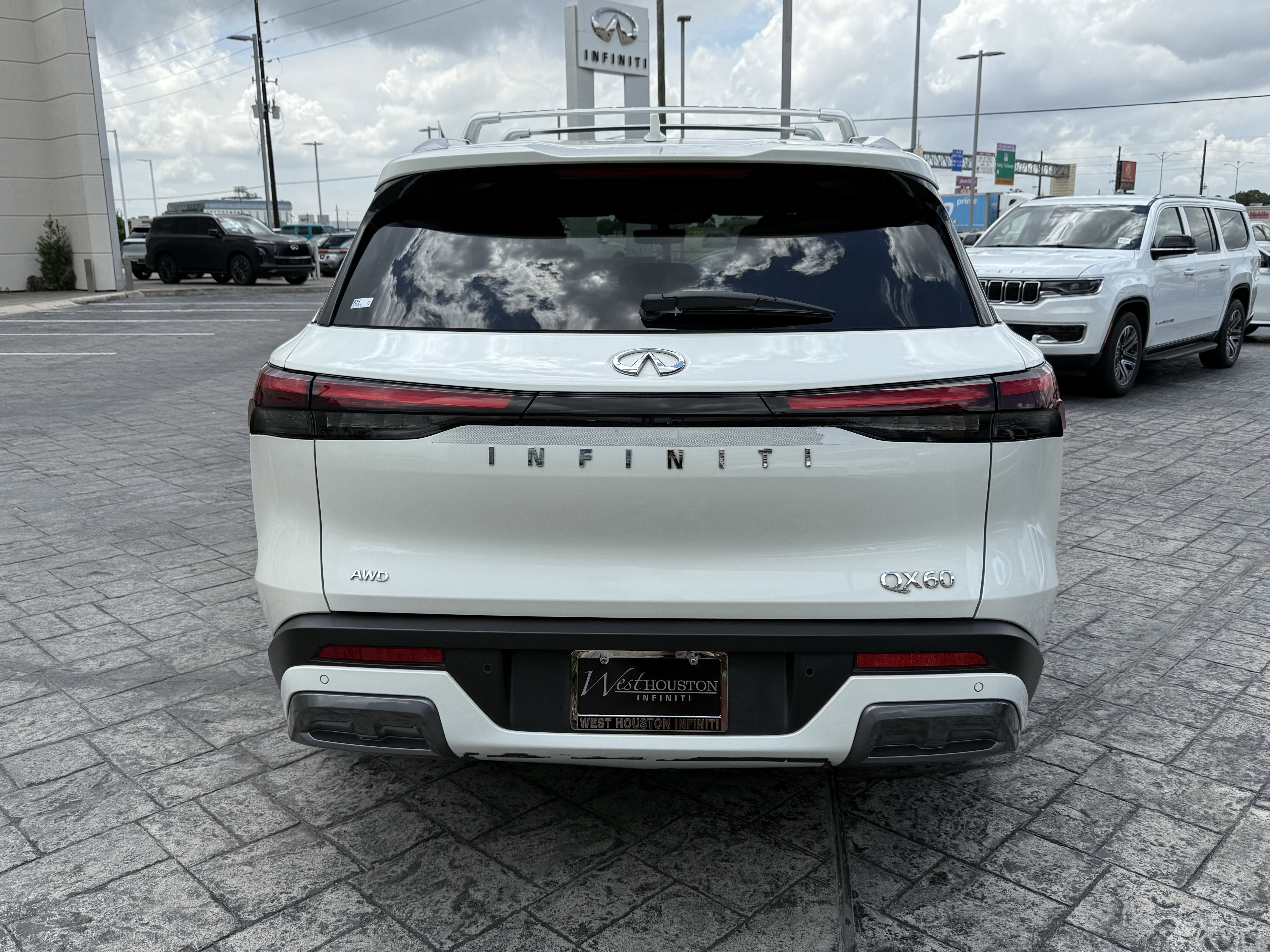Certified 2024 INFINITI QX60 Sensory w/ Vision Package AWD/4WD image 5