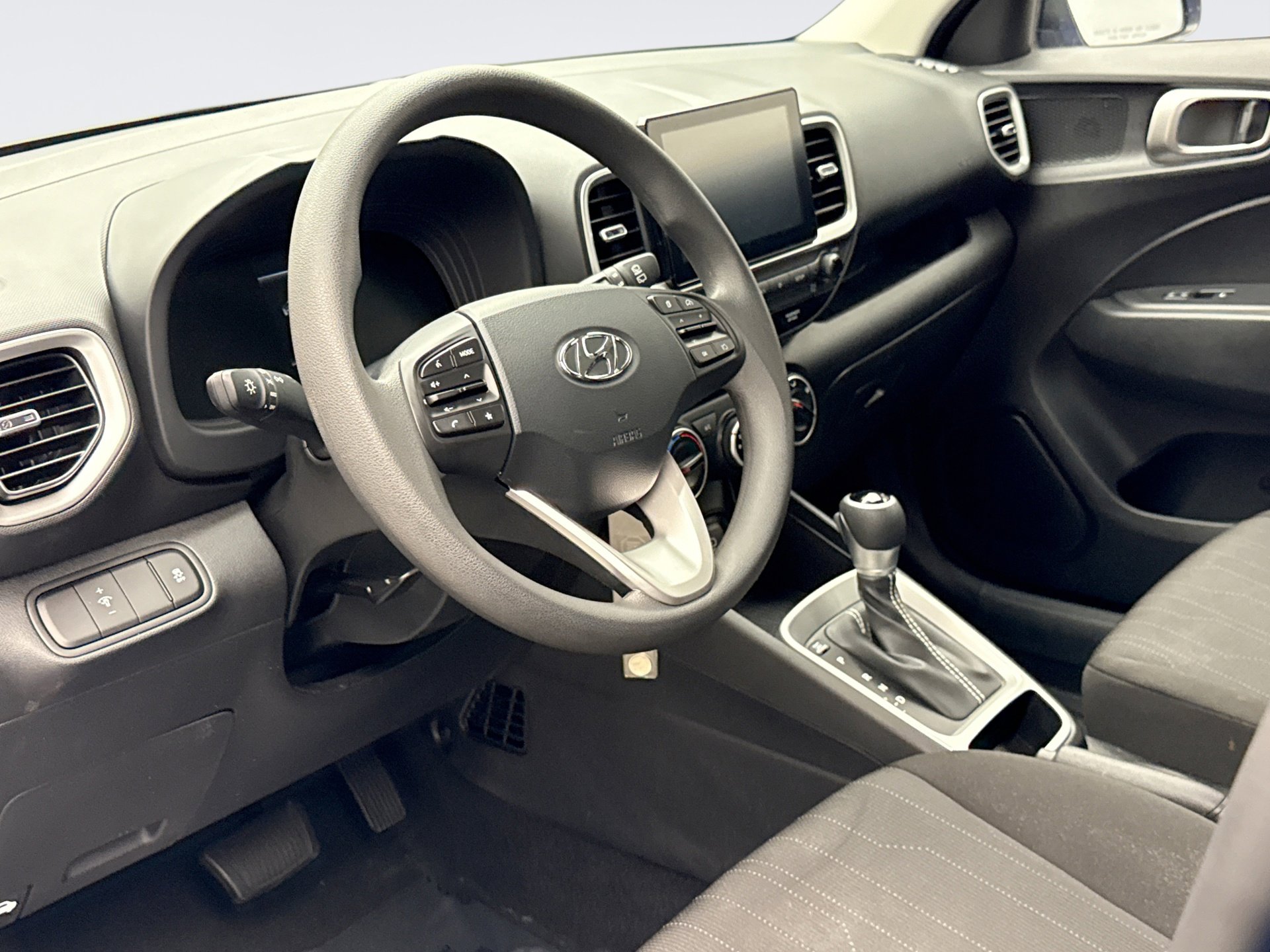 Used 2025 Hyundai Venue SE image 10