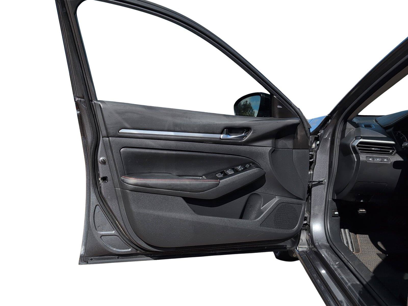 Used 2024 Nissan Altima 2.5 SR w/ SR Premium Package FWD image 11