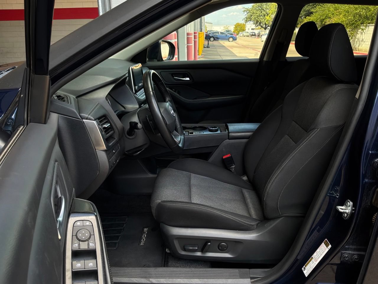 Used 2025 Nissan Rogue SV AWD/4WD image 11