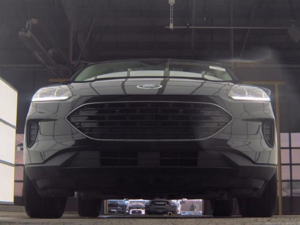 Used 2022 Ford Escape SE w/ SE Sport Appearance Package image 4