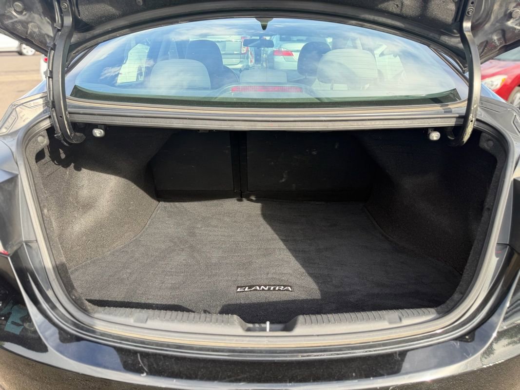 Used 2013 Hyundai Elantra GLS w/ Preferred Pkg FWD image 8