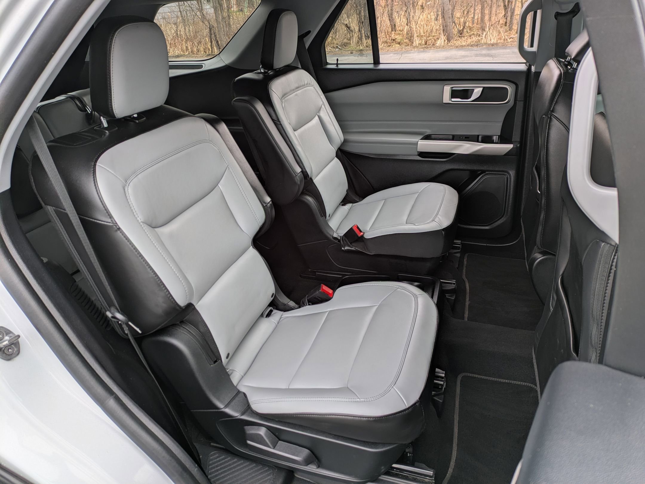 Used 2021 Ford Explorer XLT w/ Equipment Group 202A AWD/4WD image 21