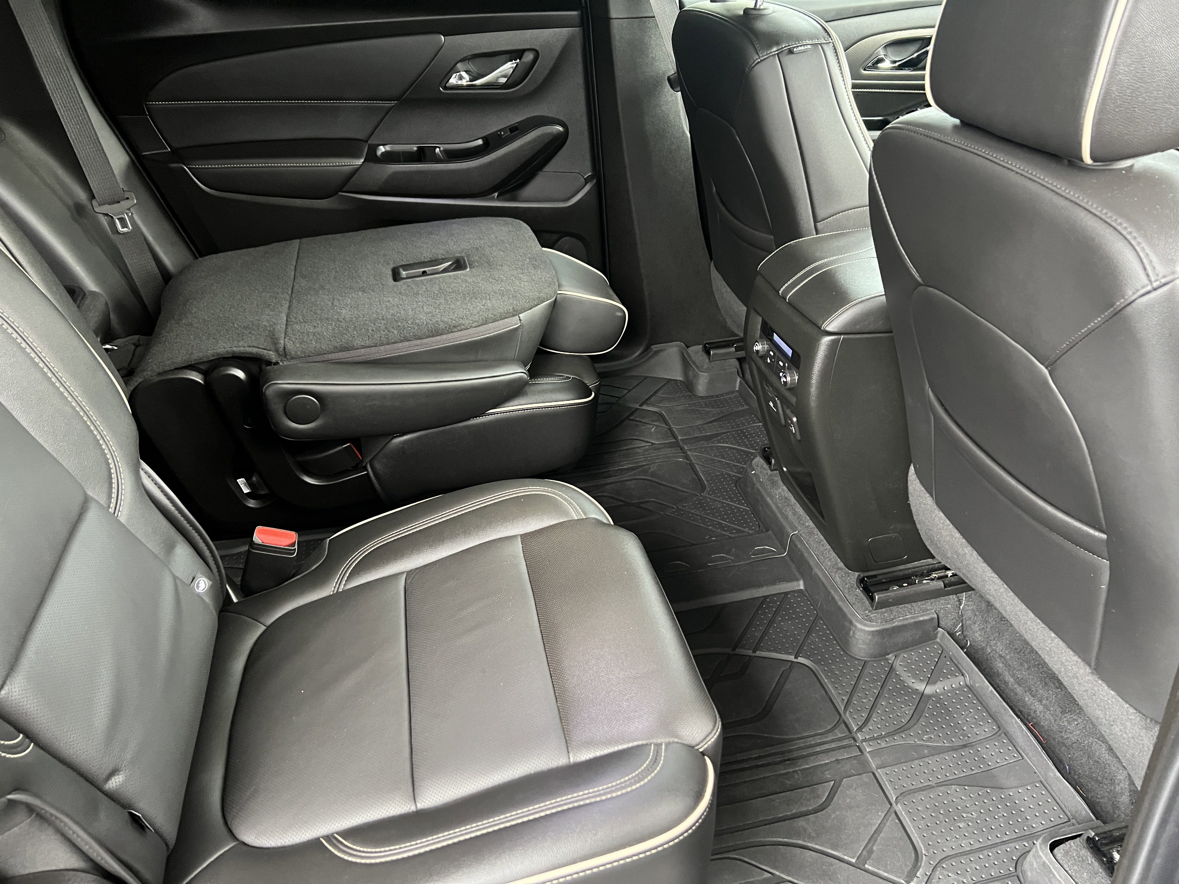 Used 2024 Chevrolet Traverse Premier w/ Redline Edition AWD/4WD image 25