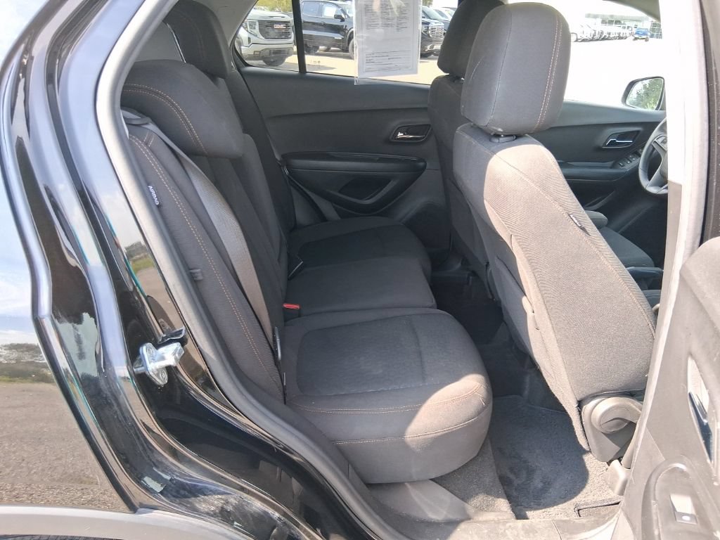 Used 2022 Chevrolet Trax LS w/ Tint and Cruise Package AWD/4WD image 15