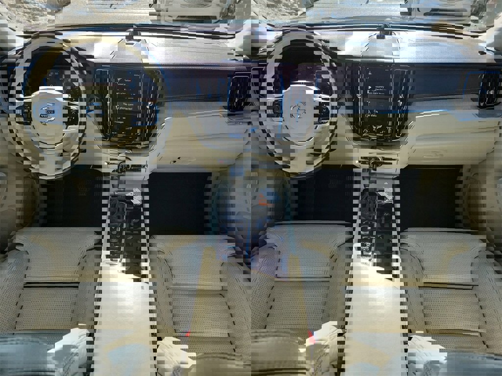 Used 2018 Volvo XC60 T6 Inscription w/ Luxury Seat Package image 13