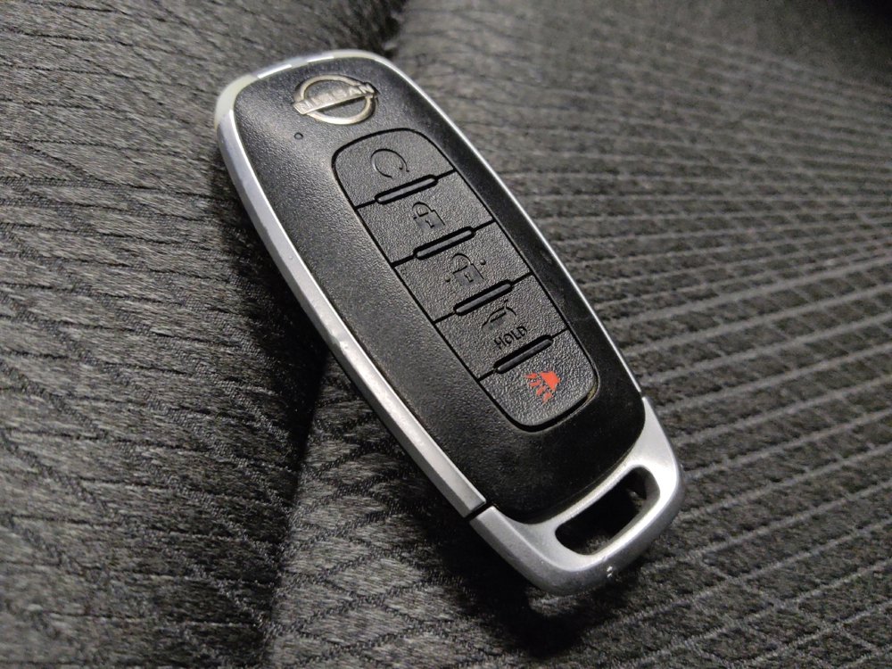 Used 2024 Nissan Rogue SV image 32