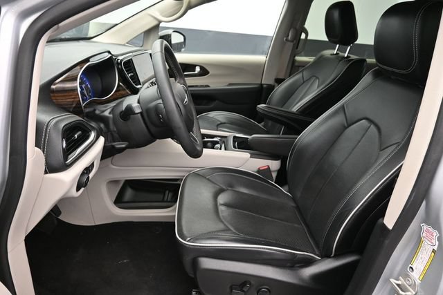 Used 2024 Chrysler Pacifica Limited FWD image 22