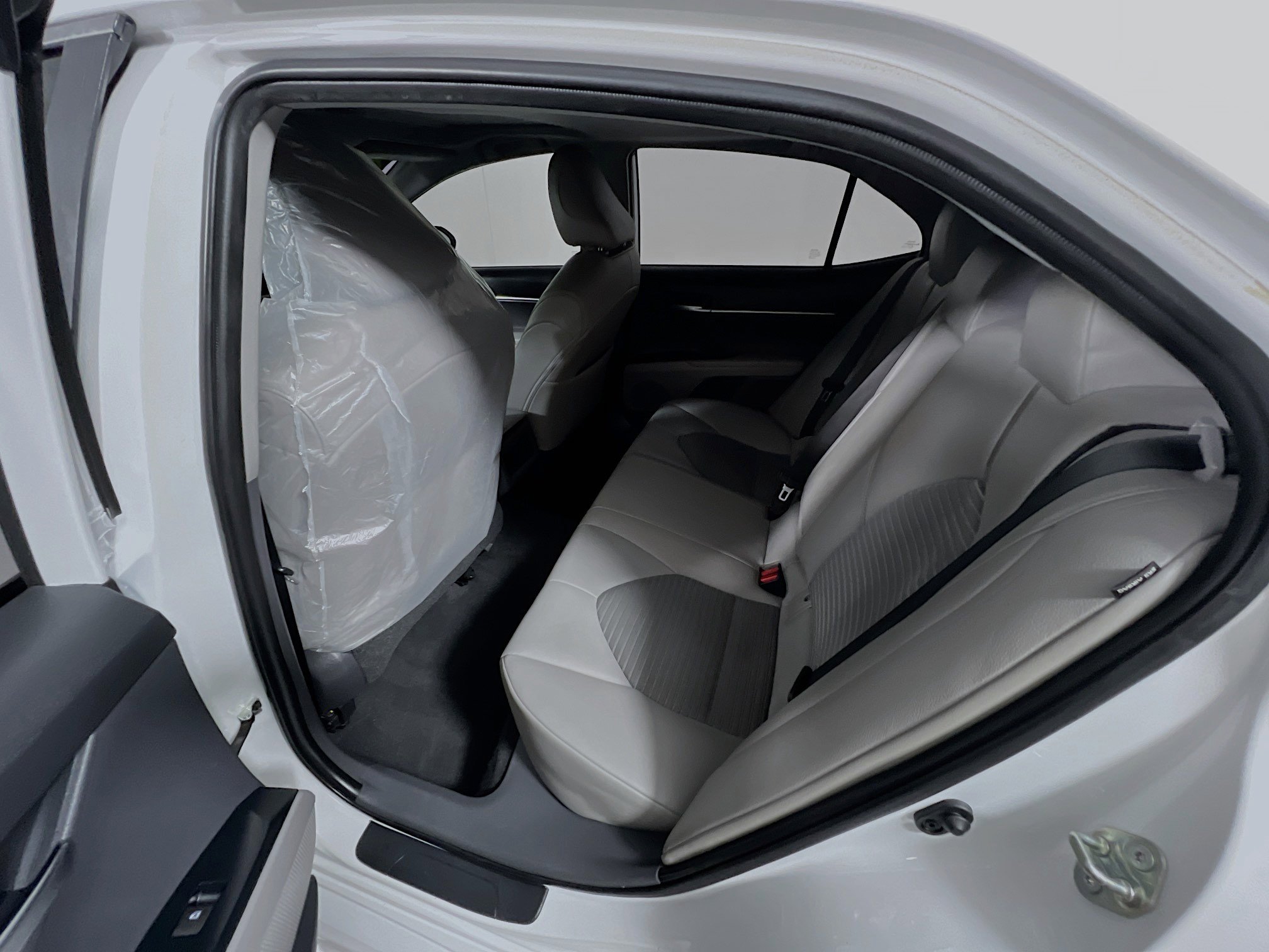 Used 2020 Toyota Camry SE FWD image 29