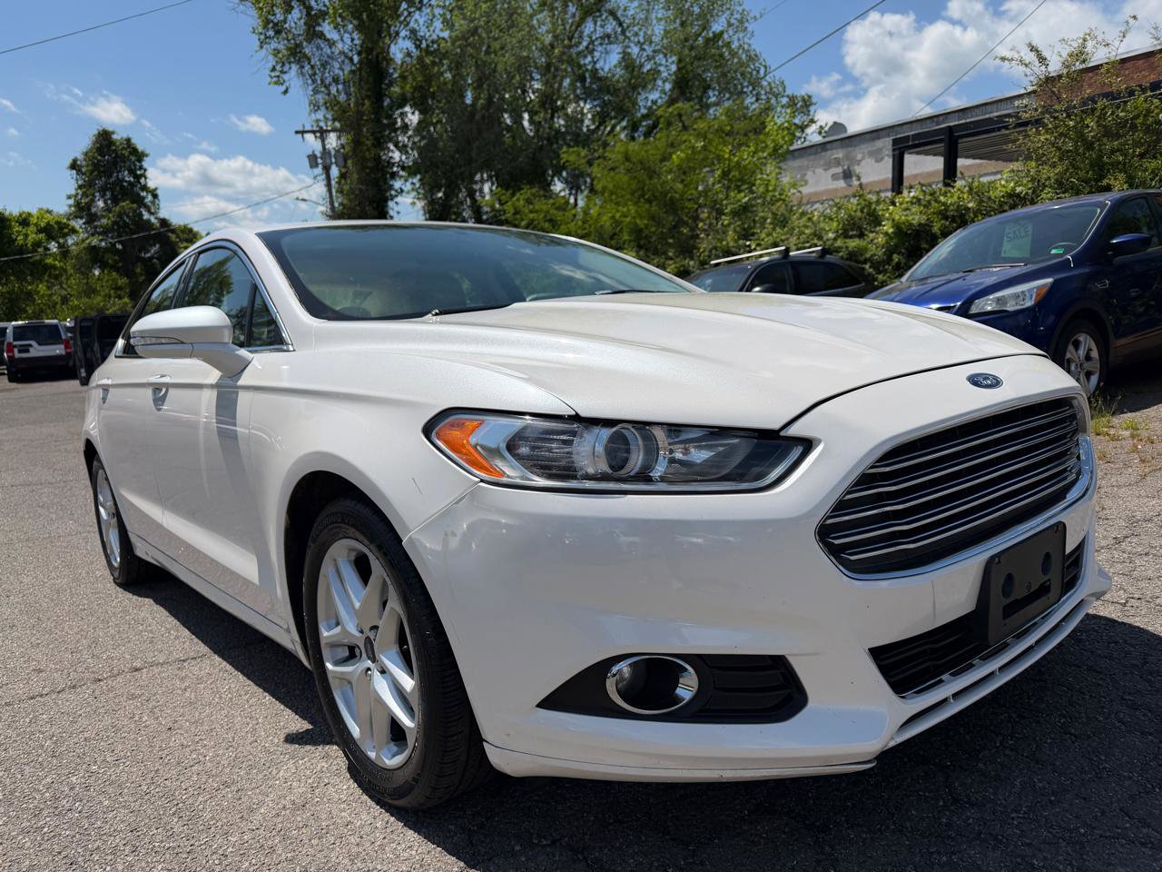 Used 2015 Ford Fusion SE w/ Equipment Group 202A FWD image 3