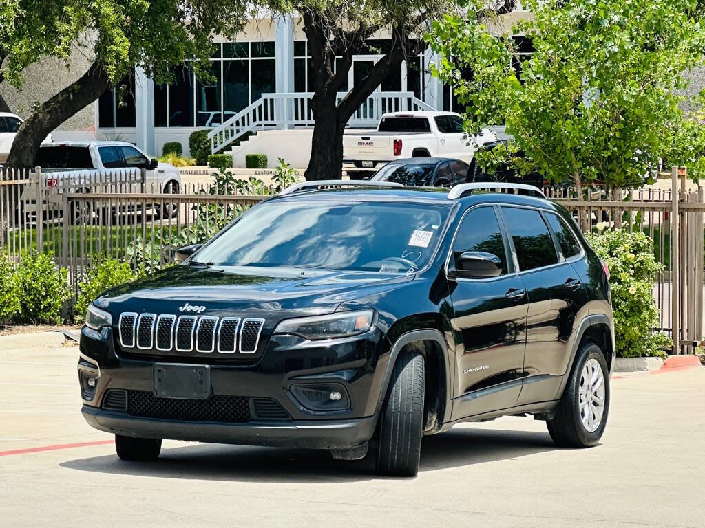 Used 2019 Jeep Cherokee Latitude w/ Popular Appearance Group FWD image 3