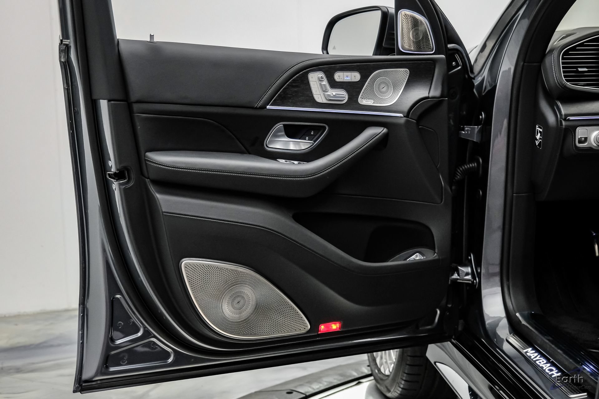 Used 2024 Mercedes-Benz Maybach GLS 600 4MATIC image 98