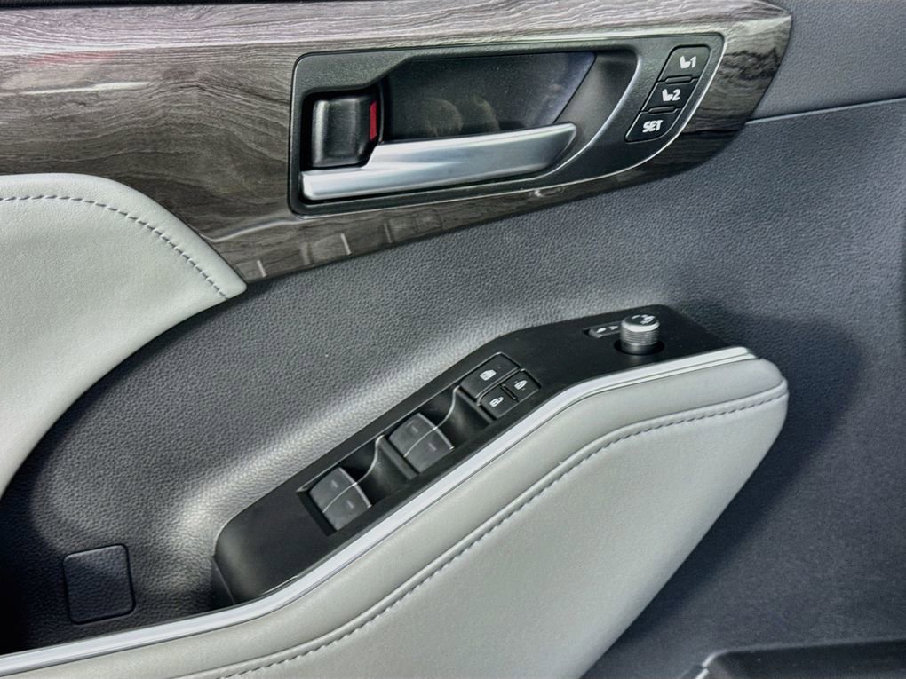 New 2026 Toyota Highlander Limited AWD/4WD image 23