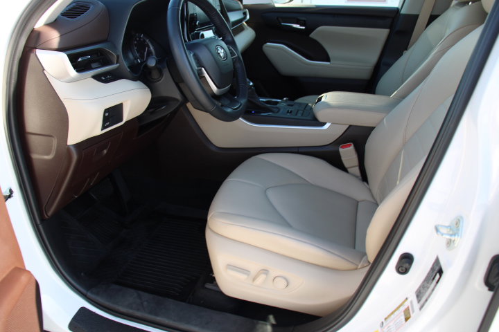 Certified 2022 Toyota Highlander XLE image 11