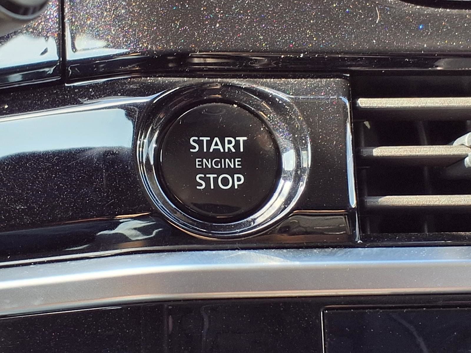 Used 2025 Nissan Pathfinder SL FWD image 15