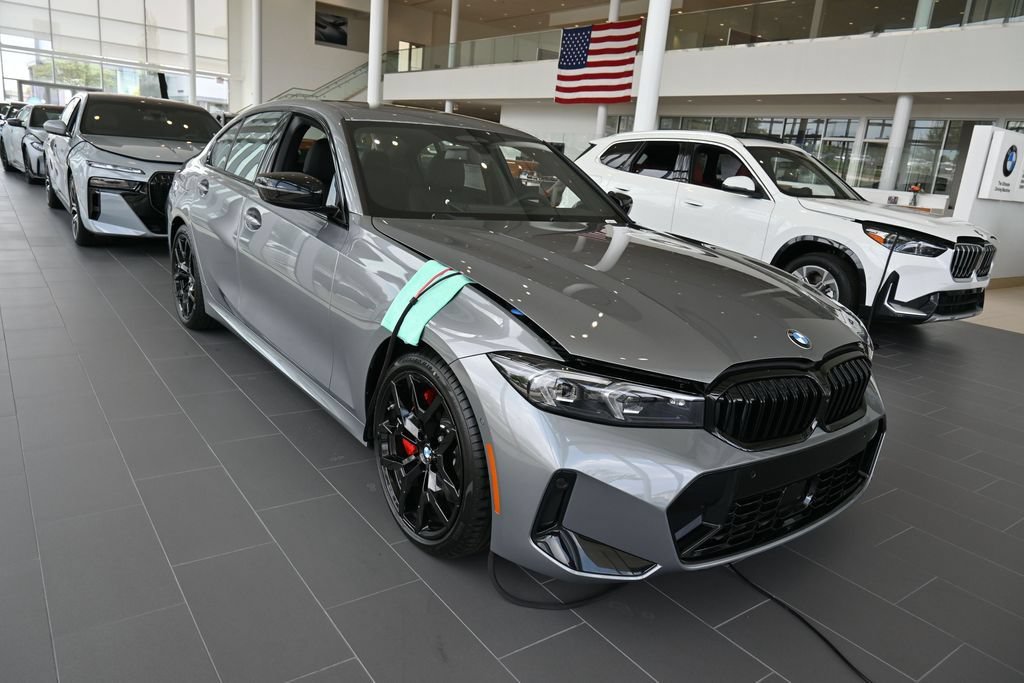 New 2026 BMW 330i xDrive Sedan w/ M Sport Package AWD/4WD image 2