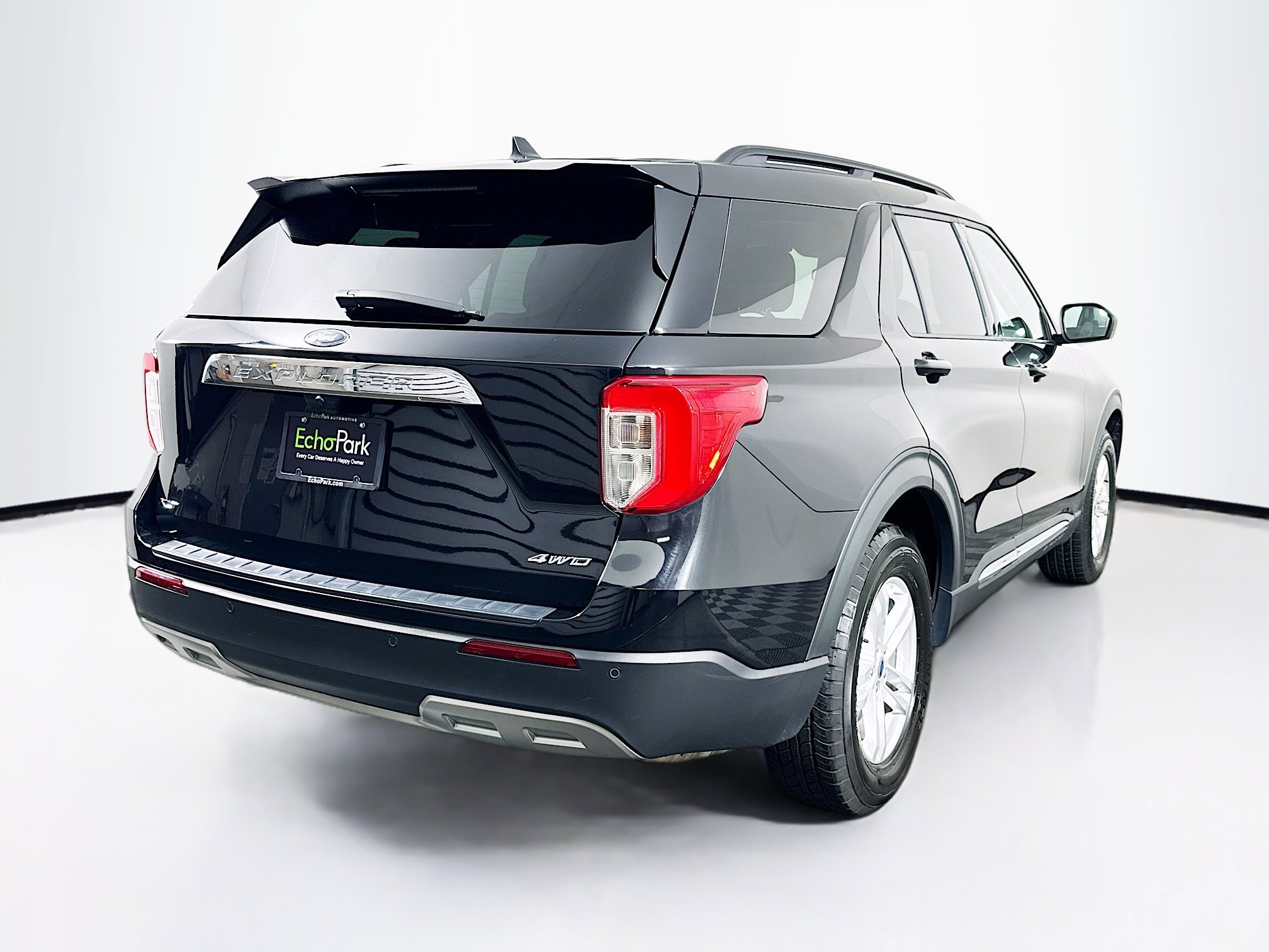 Used 2024 Ford Explorer XLT w/ Equipment Group 202A image 9