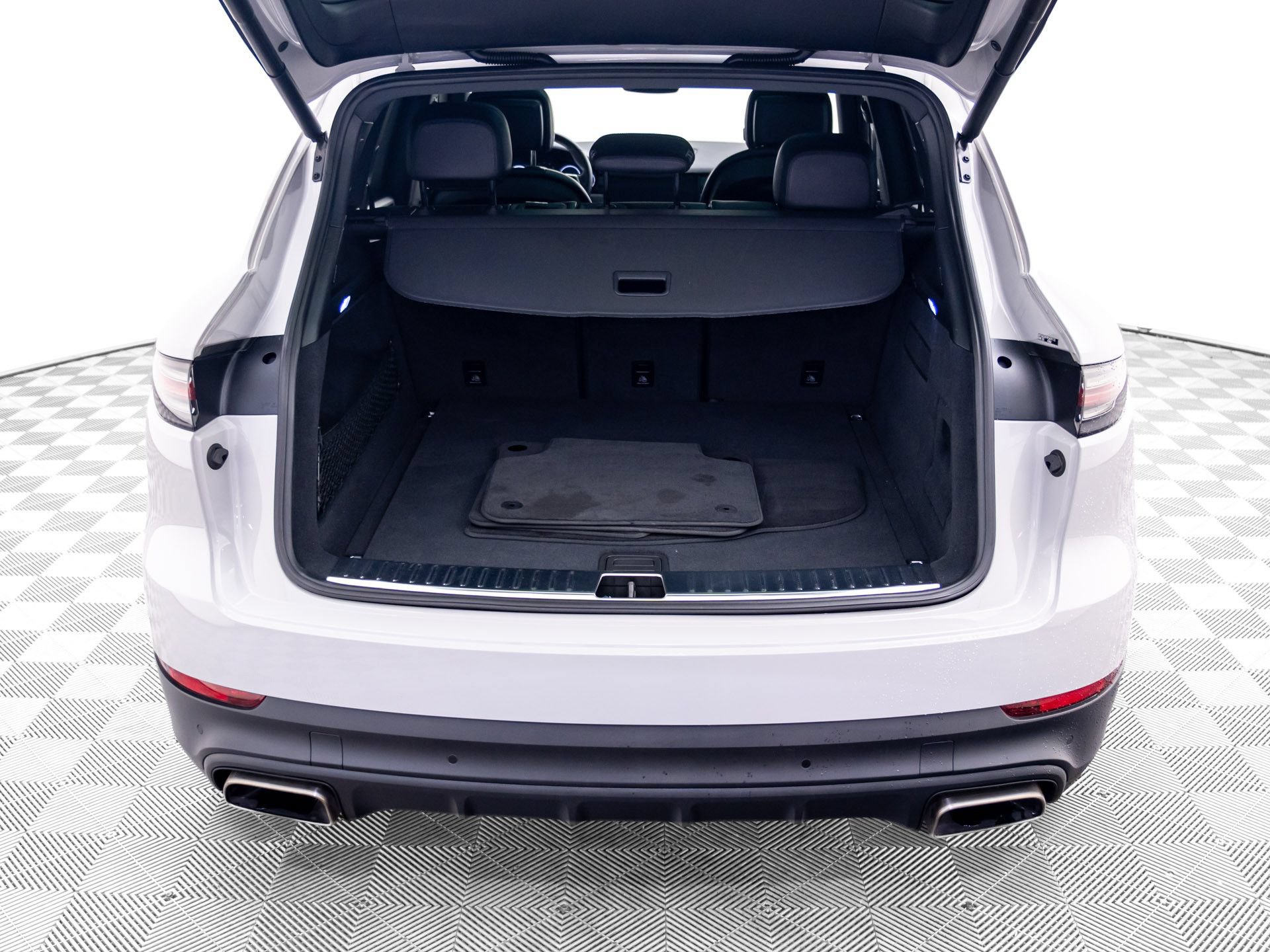 Used 2023 Porsche Cayenne AWD/4WD image 33