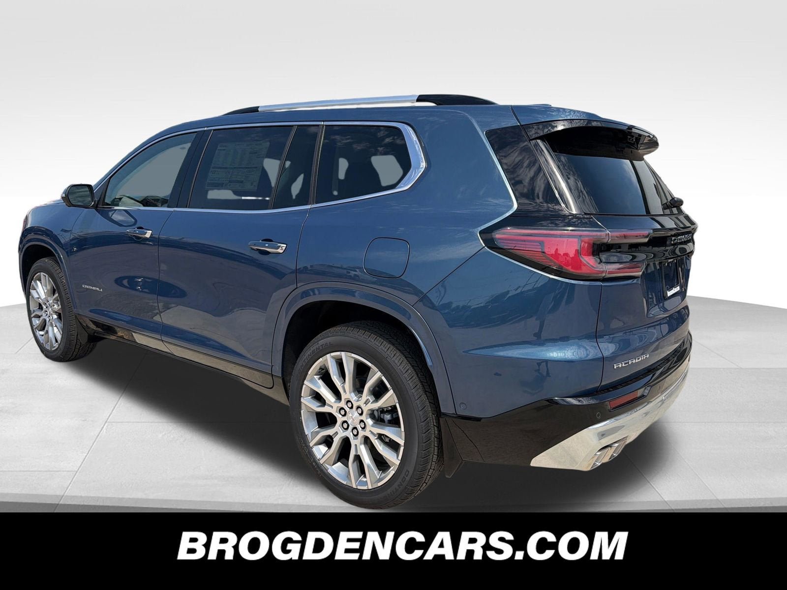 New 2026 GMC Acadia Denali w/ Super Cruise Package FWD image 6