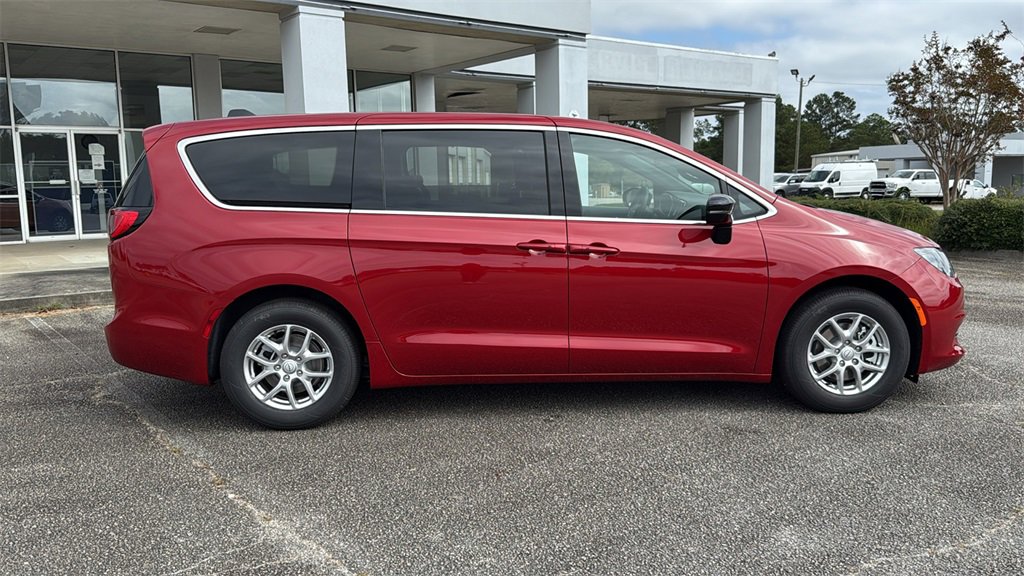 New 2026 Chrysler Voyager LX image 9