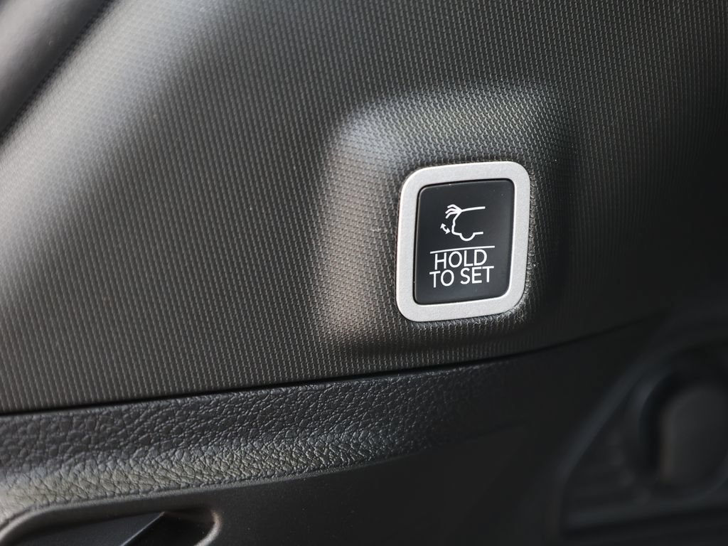 Used 2026 Jeep Grand Cherokee Limited w/ Luxury Tech Group II RWD image 9