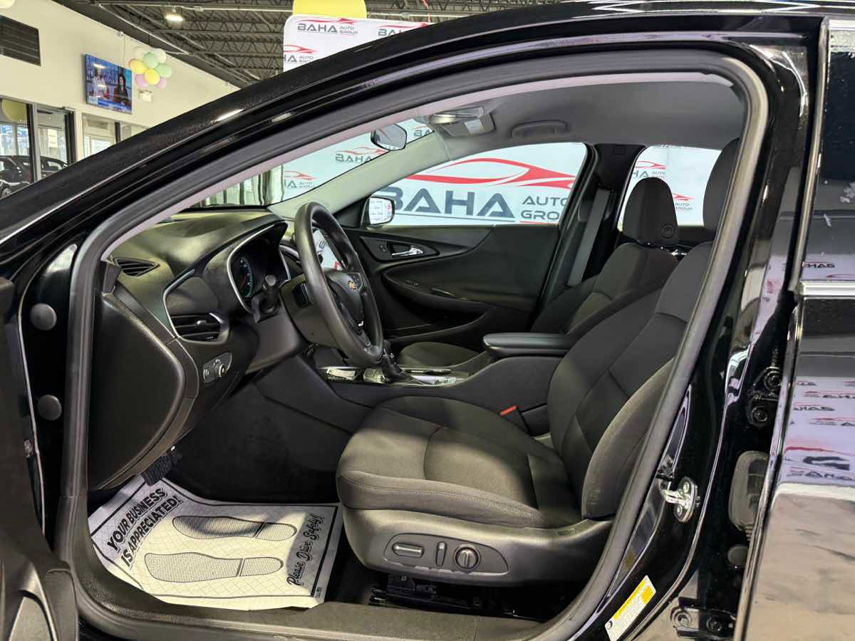 Used 2025 Chevrolet Malibu LT FWD image 13