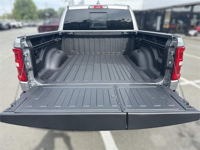 New 2026 RAM 1500 4x4 Crew Cab image 9