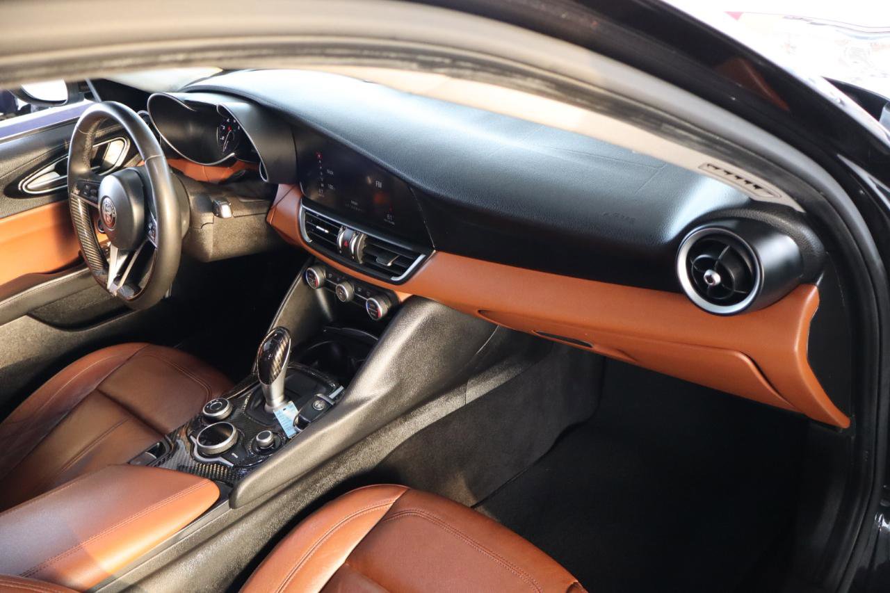 Used 2017 Alfa Romeo Giulia image 42