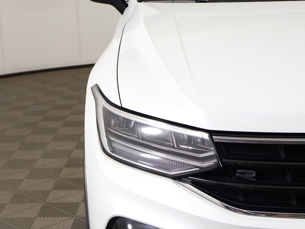Used 2022 Volkswagen Tiguan SE R-Line image 14