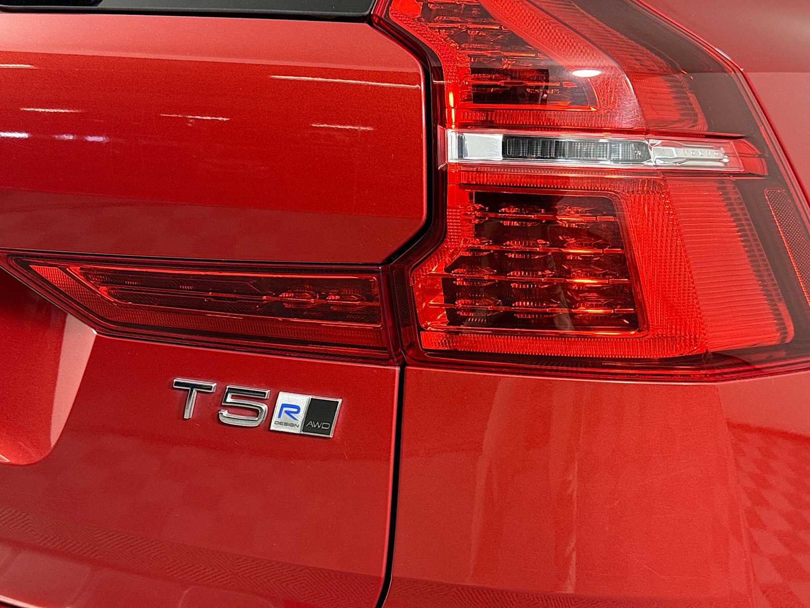 Used 2019 Volvo XC60 T5 R-Design w/ Protection Package Premier image 32