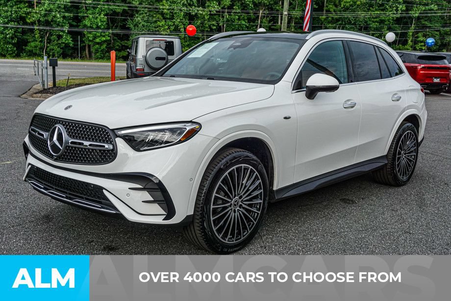 Used 2025 Mercedes-Benz GLC 350e 4MATIC image 3