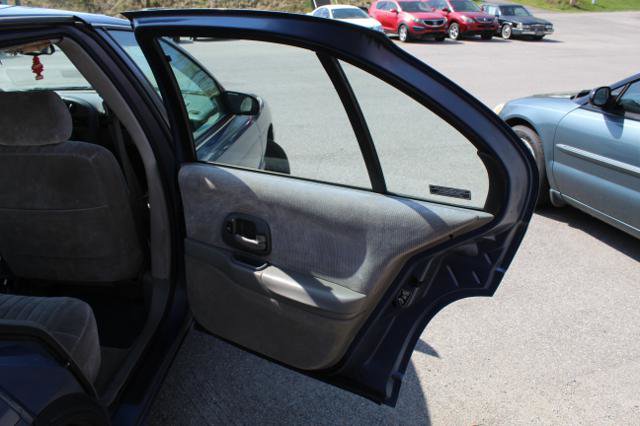 Used 1998 Chevrolet Lumina Sedan w/ Preferred Equipment Group 1 FWD image 17