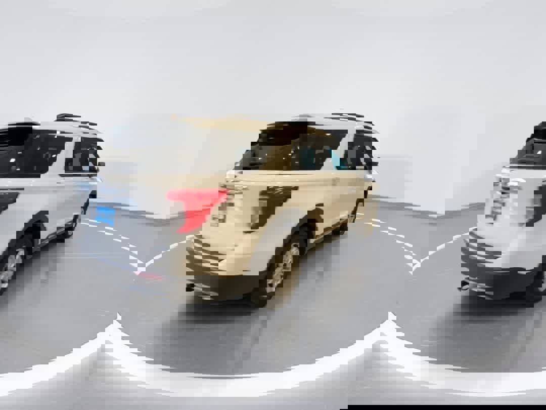 Used 2020 Ford Explorer XLT w/ Equipment Group 202A AWD/4WD image 8