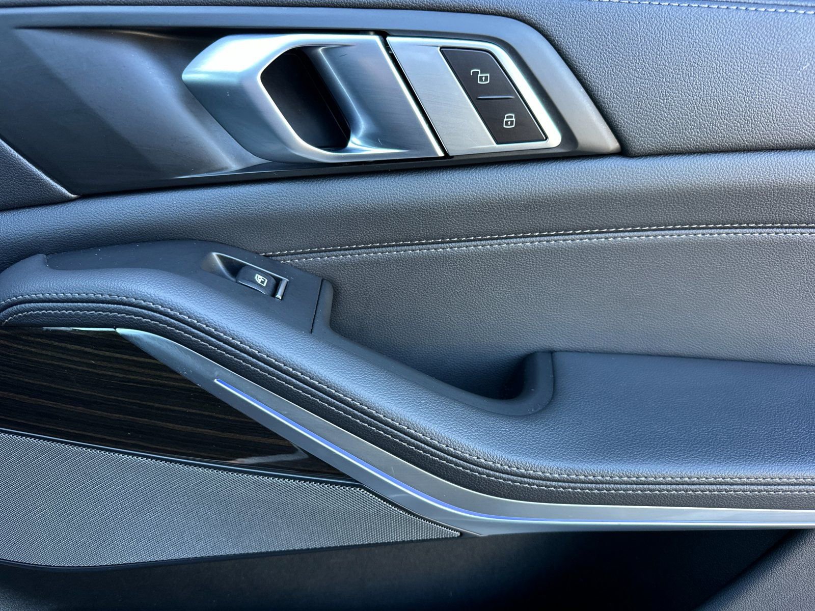 Used 2020 BMW X5 xDrive40i w/ Premium Package image 19